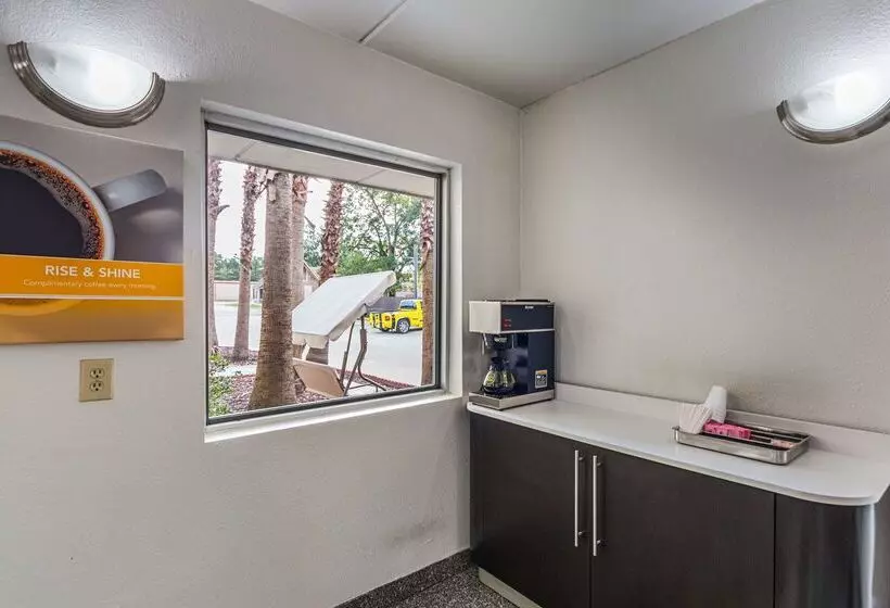 Motel 6 Cleveland, Tx