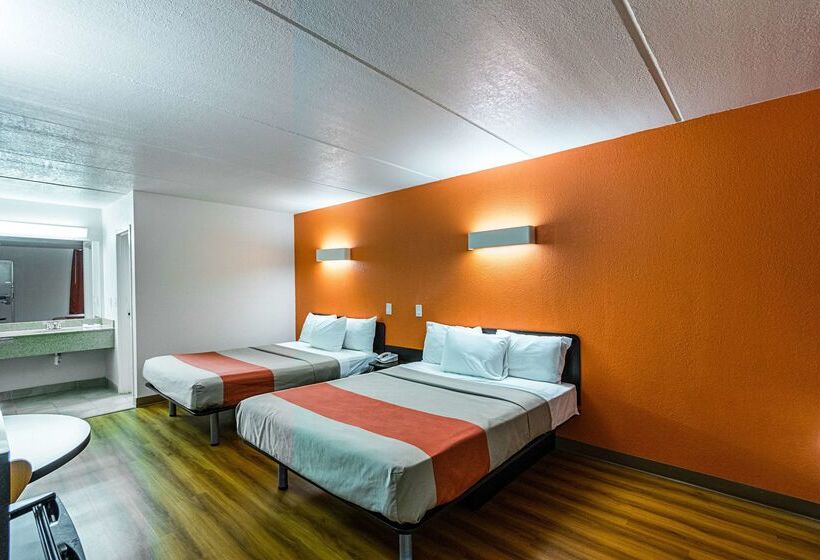Motel 6 Cleveland, Tx