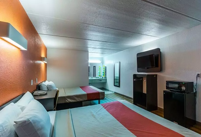 Motel 6 Cleveland, Tx