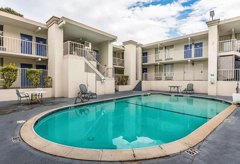 Motel 6 Cleveland, Tx