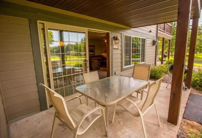 渡假胜地  Wild Eagle Lodge