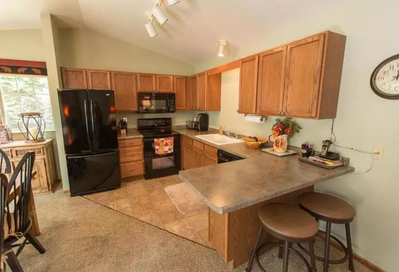 渡假胜地  Wild Eagle Lodge