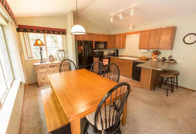 منتجع Wild Eagle Lodge