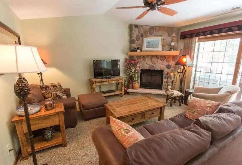 渡假胜地  Wild Eagle Lodge