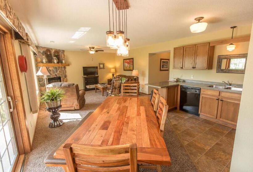 منتجع Wild Eagle Lodge