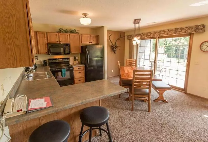 渡假胜地  Wild Eagle Lodge