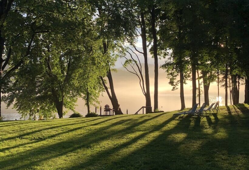 The Elms Waterfront Cottages