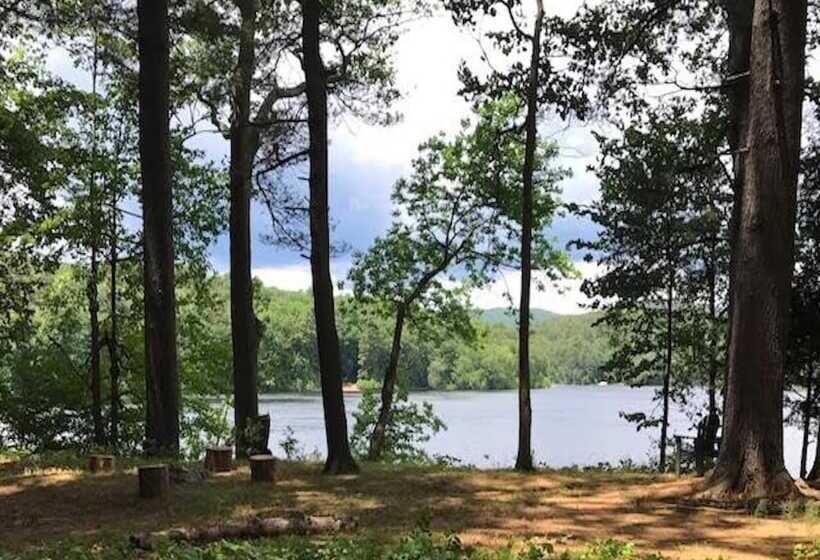 The Elms Waterfront Cottages