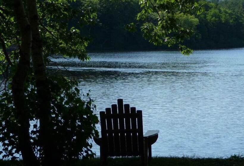 The Elms Waterfront Cottages