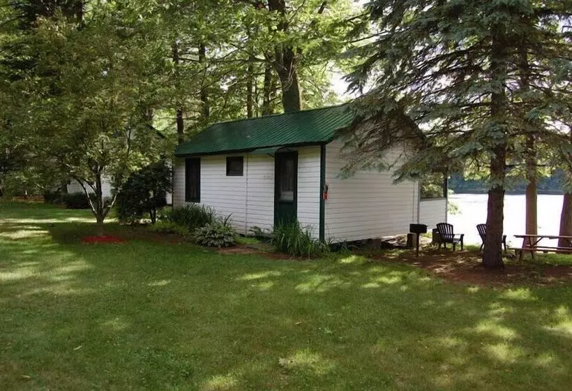 The Elms Waterfront Cottages