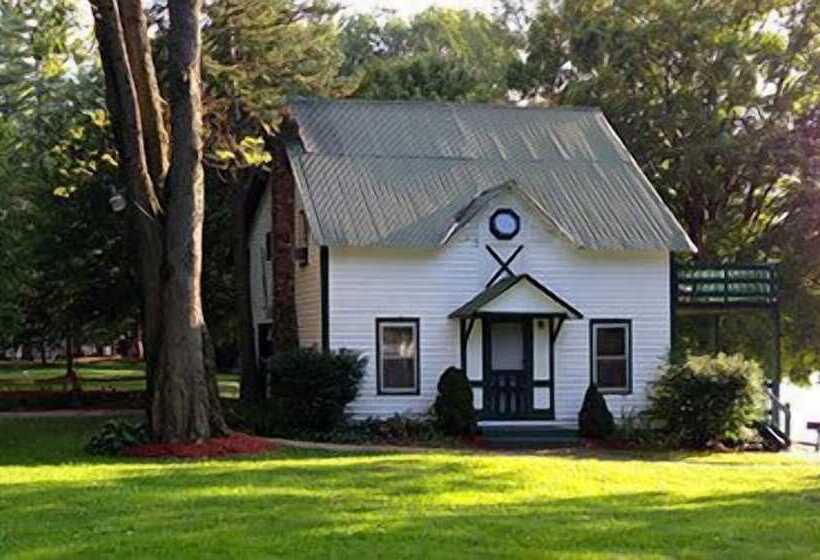 The Elms Waterfront Cottages