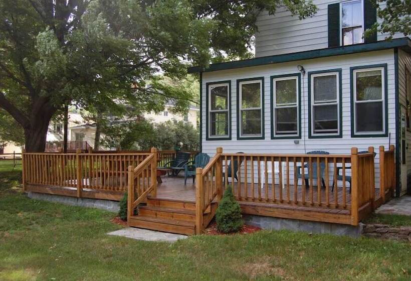 The Elms Waterfront Cottages