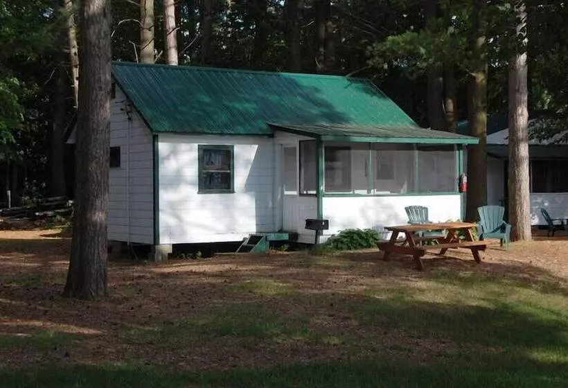 The Elms Waterfront Cottages