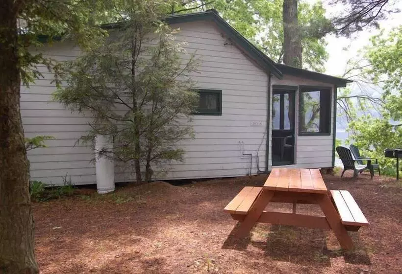 The Elms Waterfront Cottages