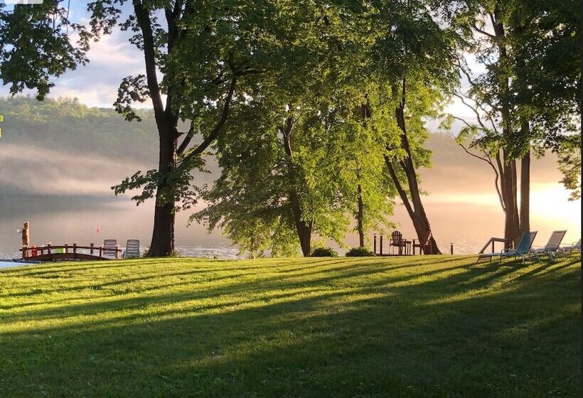 The Elms Waterfront Cottages