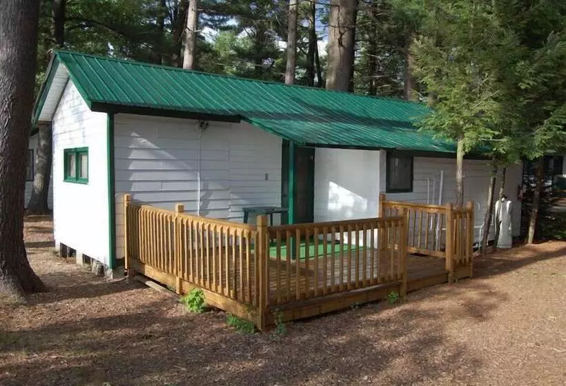 The Elms Waterfront Cottages