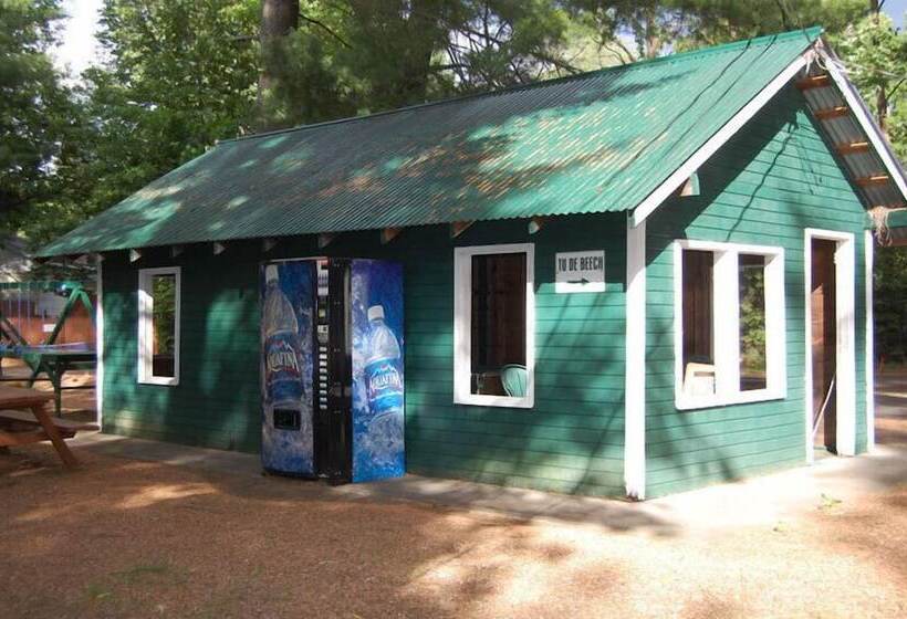 The Elms Waterfront Cottages