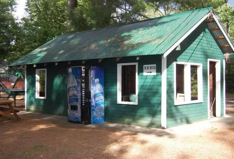 The Elms Waterfront Cottages