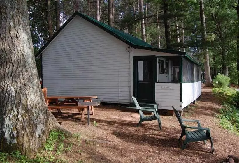The Elms Waterfront Cottages