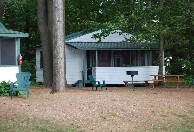 The Elms Waterfront Cottages