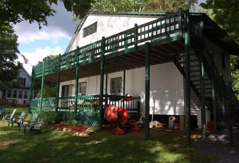 The Elms Waterfront Cottages