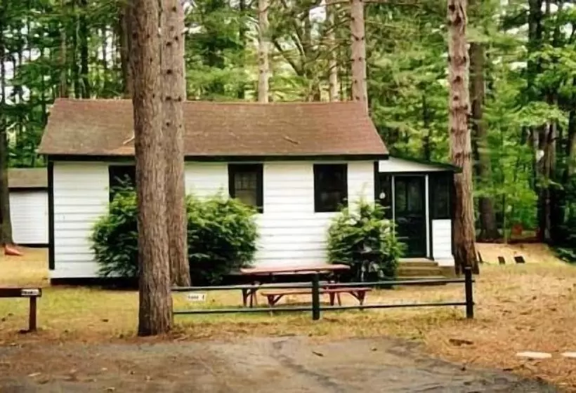 The Elms Waterfront Cottages