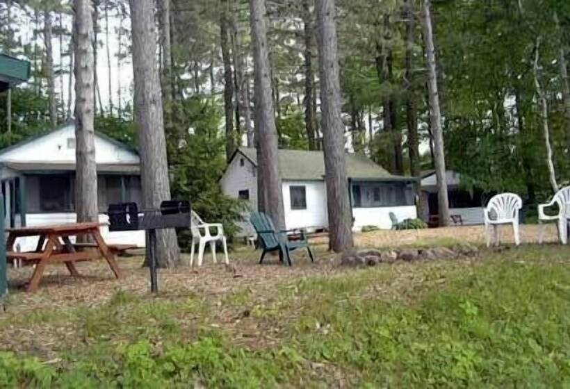 The Elms Waterfront Cottages