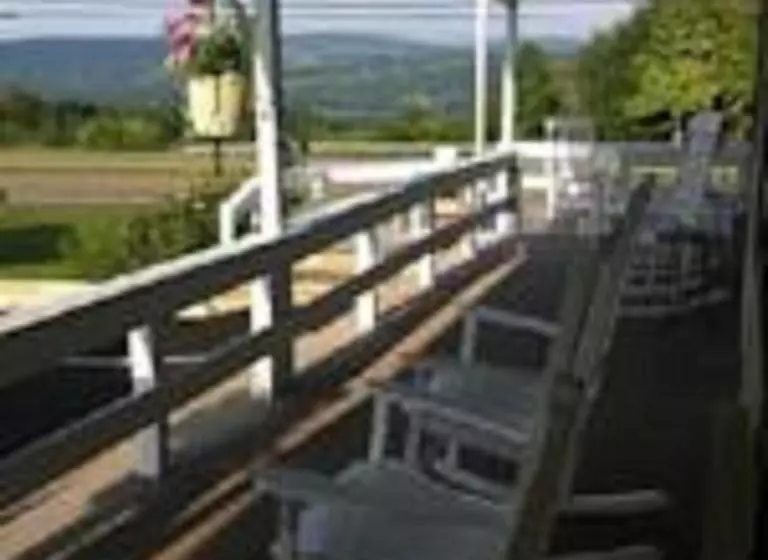 Bed and Breakfast Longhouse Lodge Motel