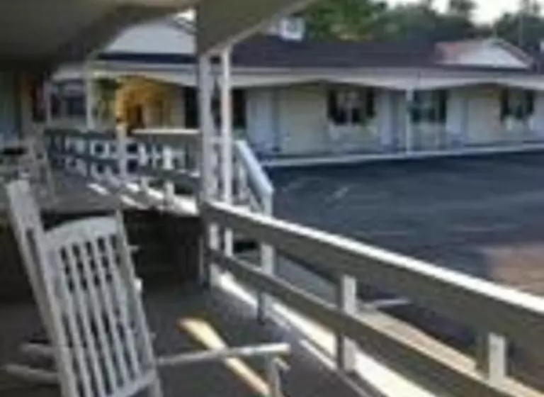 Bed and Breakfast Longhouse Lodge Motel