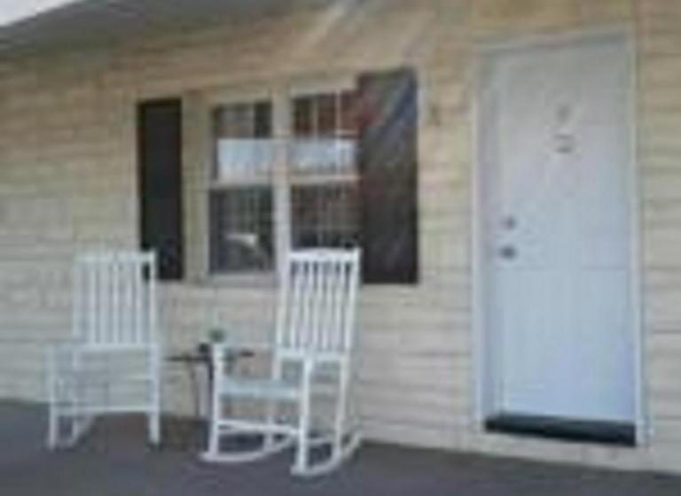 צימר Longhouse Lodge Motel