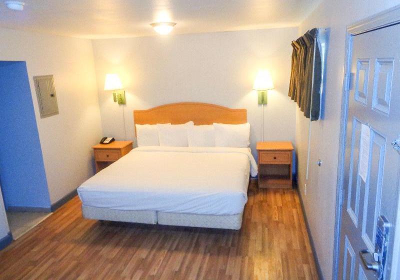 HomeTowne Studios Midland