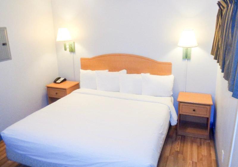 HomeTowne Studios Midland