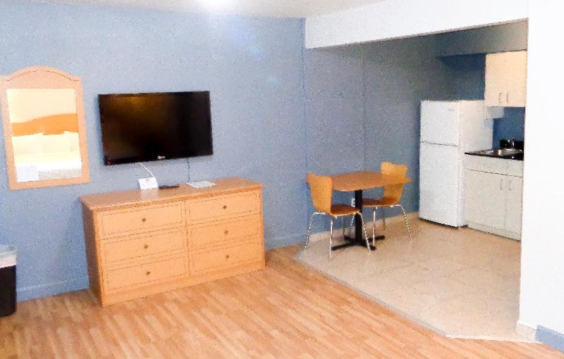 HomeTowne Studios Midland