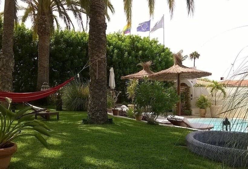 Birdcage Gay Men Resort and Lifestyle