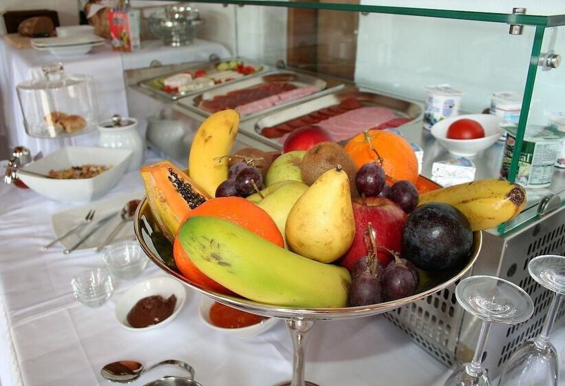 Birdcage Gay Men Resort and Lifestyle