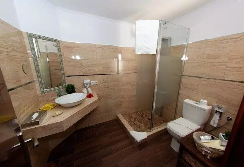 Birdcage Gay Men Resort and Lifestyle