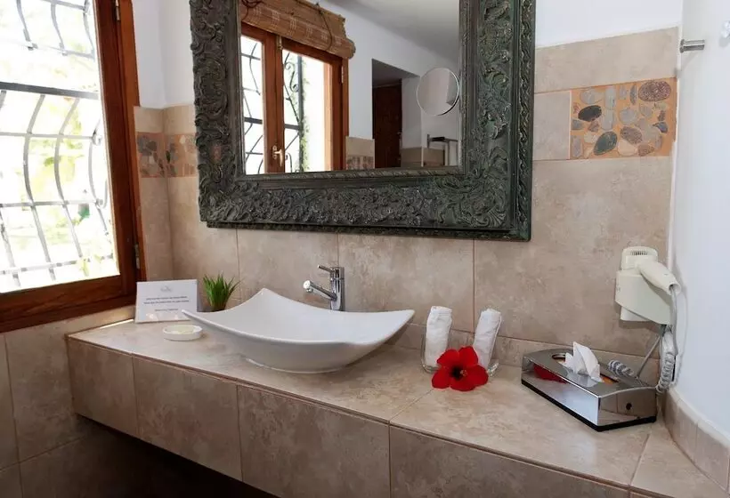 Birdcage Gay Men Resort and Lifestyle