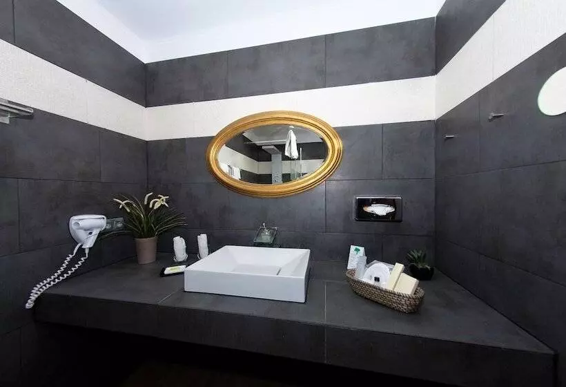 Birdcage Gay Men Resort and Lifestyle