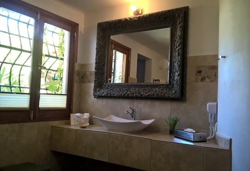 Birdcage Gay Men Resort and Lifestyle