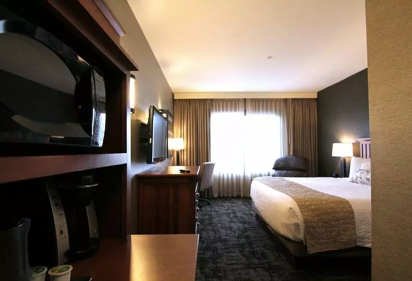 Casper C Mon Inn Hotel & Suites