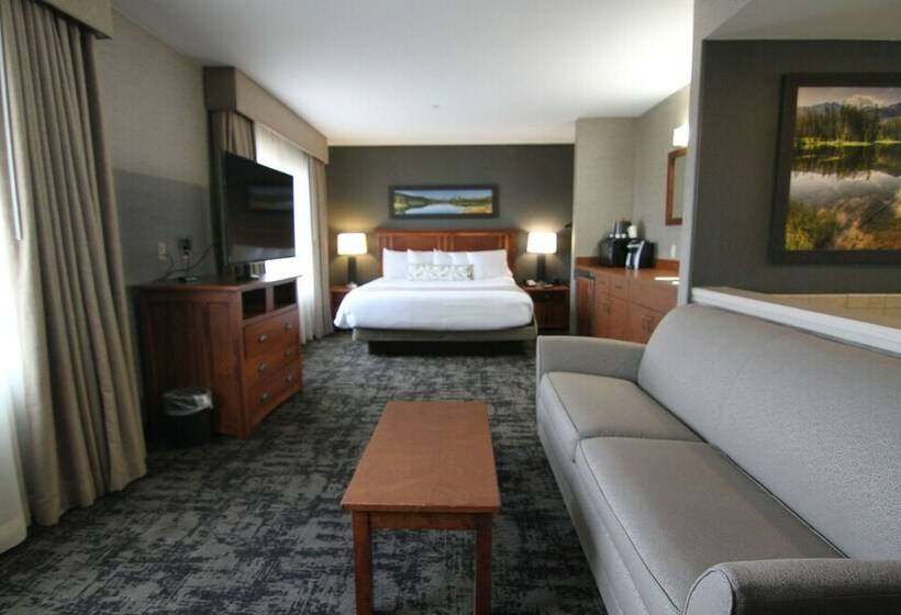 Casper C Mon Inn Hotel & Suites