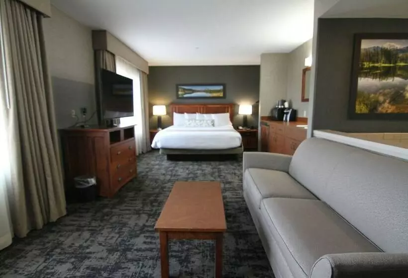 Casper C Mon Inn Hotel & Suites