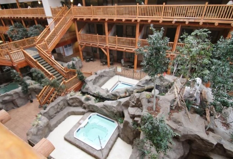 Casper C Mon Inn Hotel & Suites