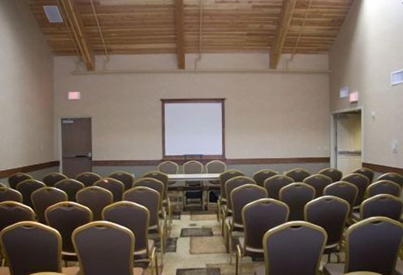 Casper C Mon Inn Hotel & Suites