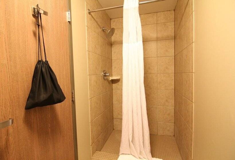 Casper C Mon Inn Hotel & Suites