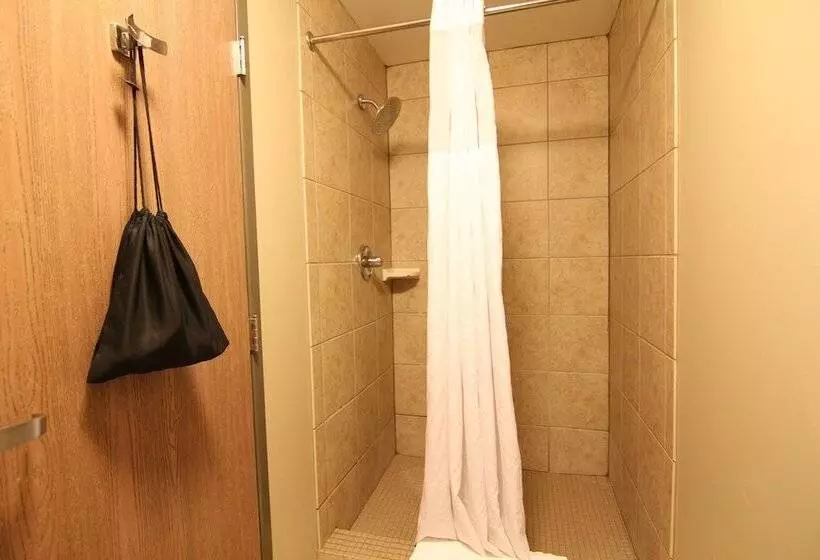 Casper C Mon Inn Hotel & Suites