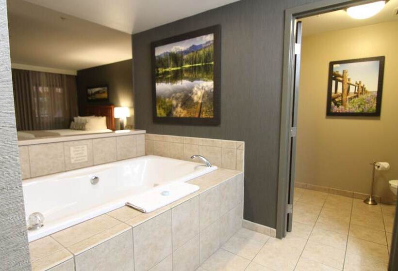 Casper C Mon Inn Hotel & Suites