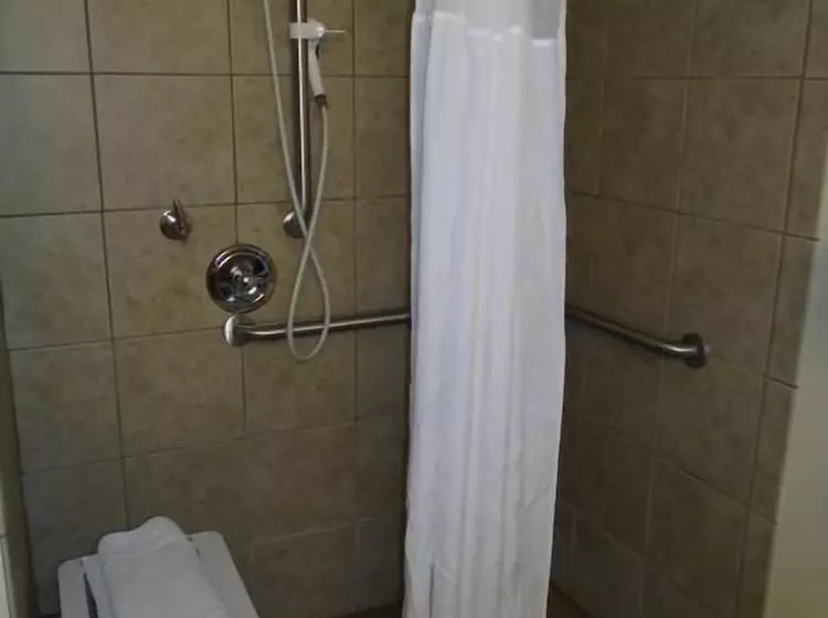 Casper C Mon Inn Hotel & Suites