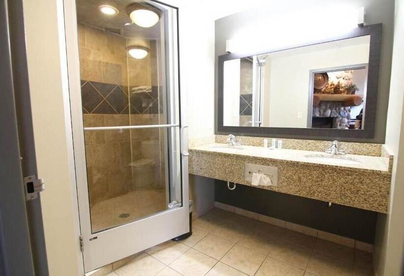 Casper C Mon Inn Hotel & Suites