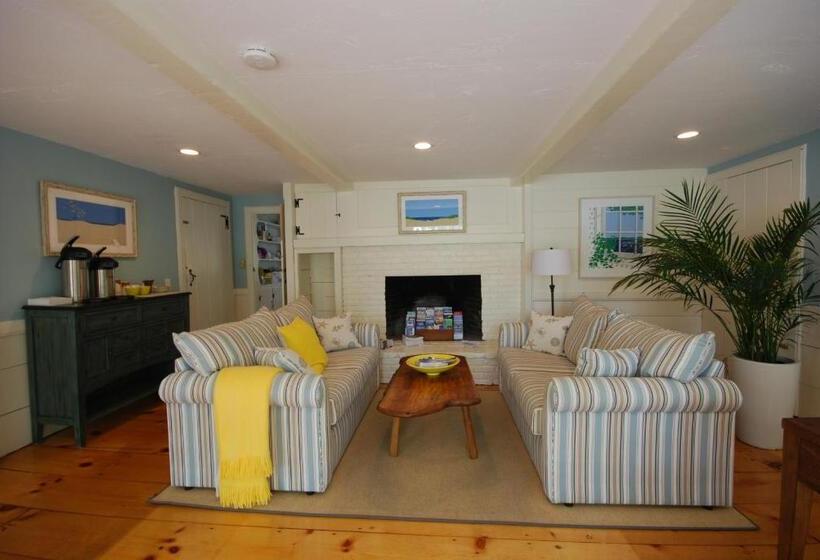 فندق Chatham Seafarer Inn